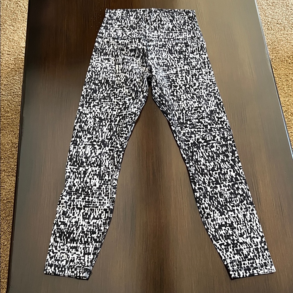 Lululemon Align High-Rise Pant 28" in Black/White Print Size 4